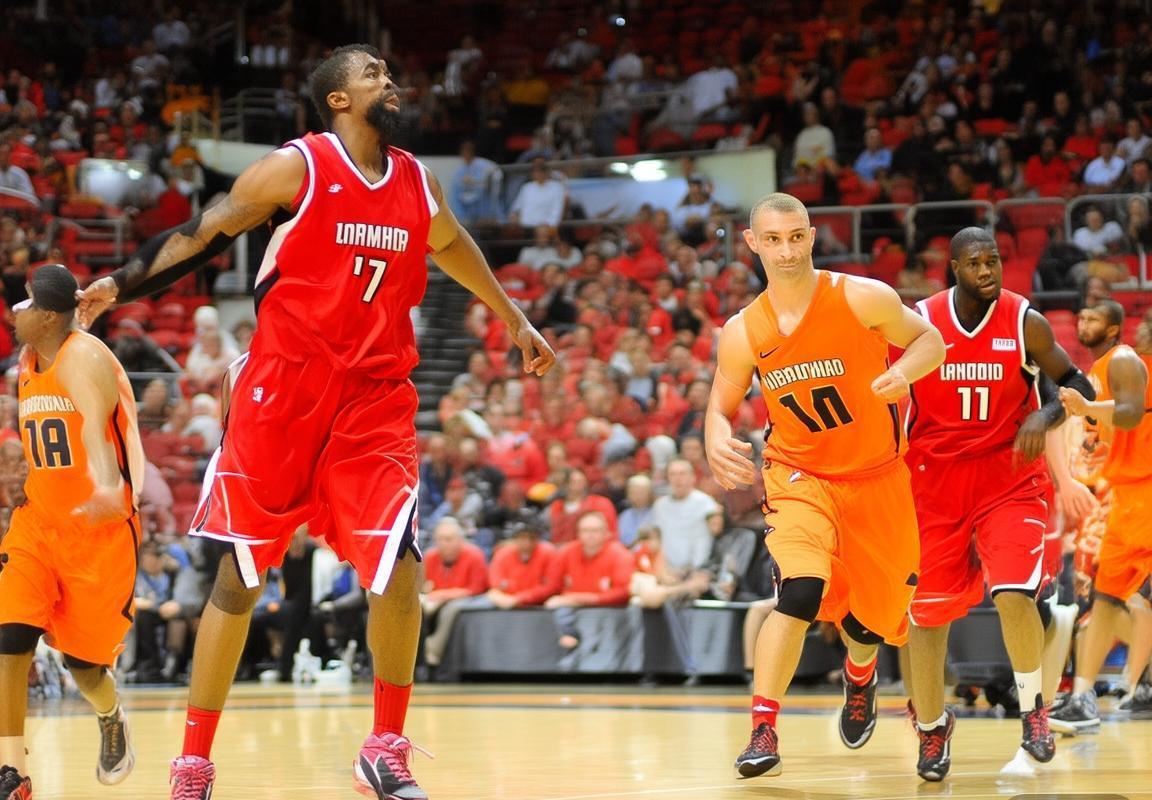 火箭逆袭灰熊：哈登三分绝杀，篮球盛宴再现巅峰(图3)